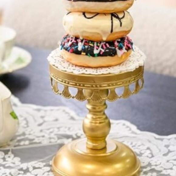 Fancy Royal Wedding Donut stand set of two - Picture 5 of 11